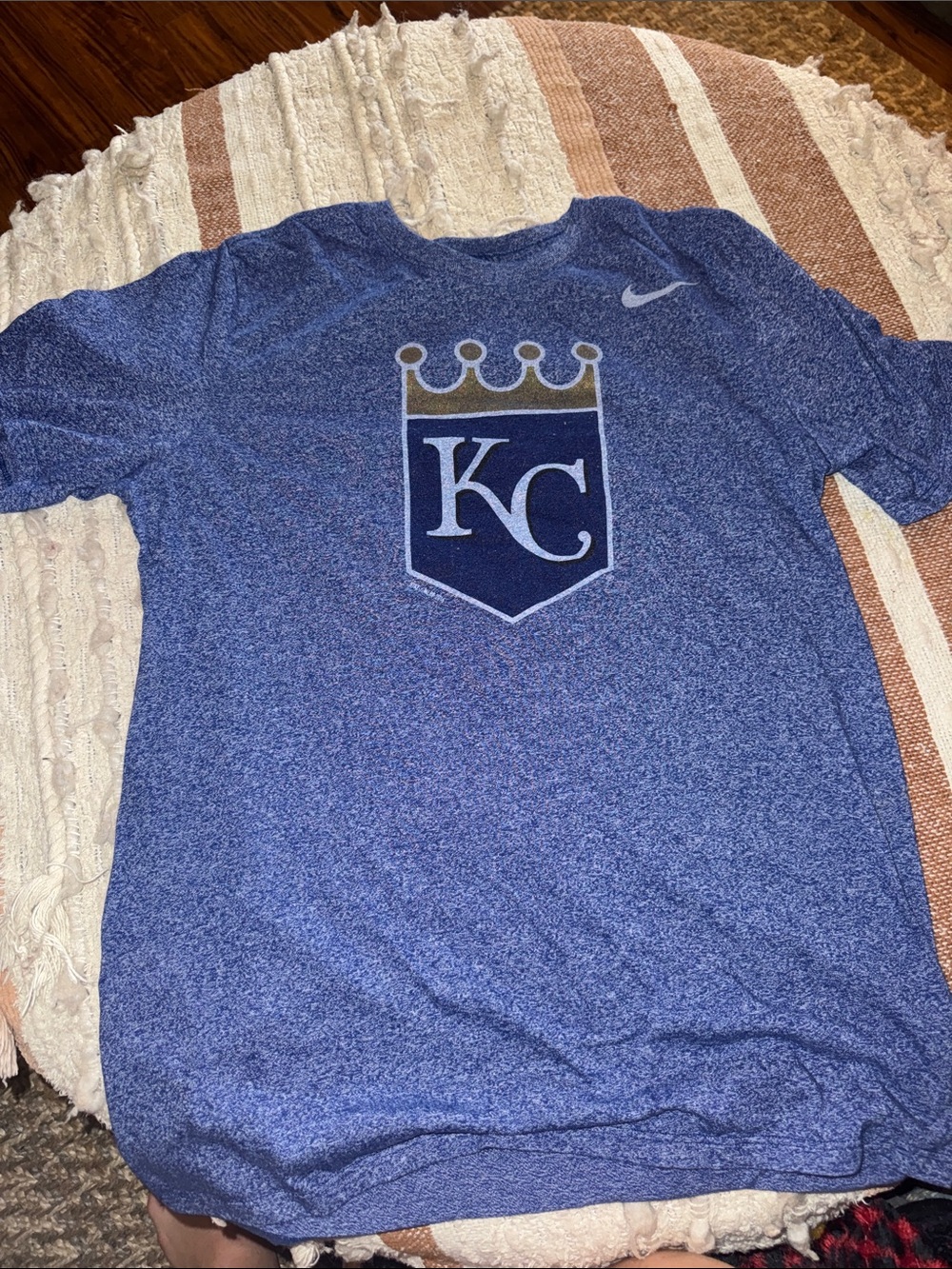 Nike men’s Heathered Blue KC Royals Crest Short Sleeve Tee